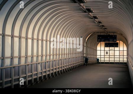 Flur mit Brigh Lichtwinkel Aufnahme Stockfoto