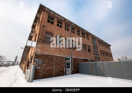 Großes Industriegebäude im Freien Stockfoto