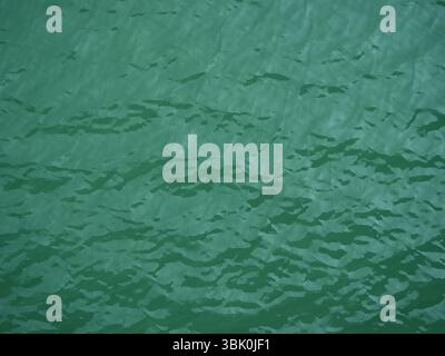 Draufsicht auf die Wasseroberfläche. Hintergrund abstrakte Hintergrundstruktur. Stockfoto