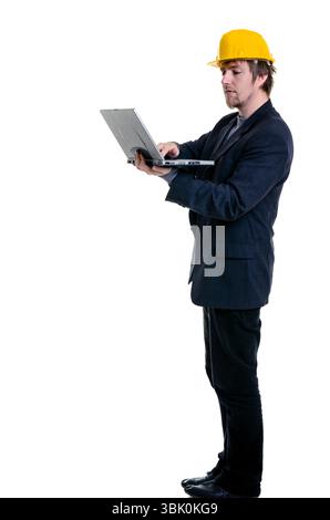 Junger Mann im Business-Anzug vor weißem Hintergrund Stockfoto