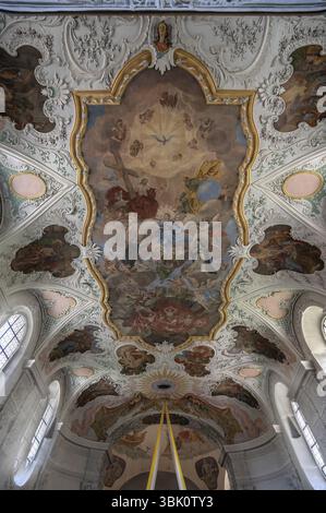 Gewölbedecke mit Freskenmalerei, Veitskirche, zerstört um 1630, umgebaut zwischen 1661 und 1665, Burglengenfeld, Oberpfalz, Bayern Stockfoto