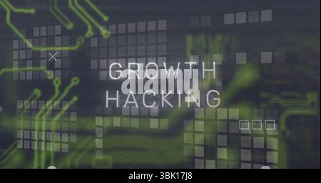Anzeigen von Growth Hacking-Text auf der digitalen Schnittstelle mit grünen Leiterbahnen, durchscheinendem Raster und Symbolen Stockfoto