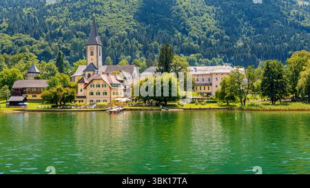 Blick auf Ossiach vom Ossiacher See Stockfoto