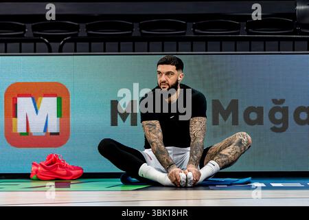 ISTANBUL, TÜRKEI - 2. FEBRUAR 2025: Turkiye Sigorta Basketball Super League (BSL) reguläres Seasonmatch zwischen Anadolu Efes Istanbul und Bursaspor Stockfoto