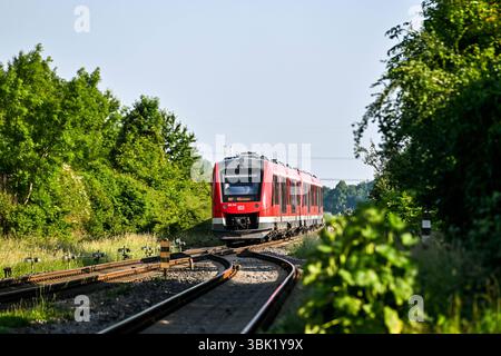GER, Bahnhof Gerlenhofen der Illertalbahn / 12.06.2025, Bahnhof Gerlenhofen, Neu-Ulm, GER, Bahnhof Gerlenhofen der Illertalbahn, seit Wochen fallen auf der Illertalbahn zwischen Memmingen und Neu-Ulm Zuege aus. Als Ursache gibt die Bahn Personalengpaesse im Stellwerk Gerlenhofen an. im Bild Alstom Coradia LINT 41 Baureihe 623 der DB Regio Bayern, Symbolfoto *** GER, Bahnhof Gerlenhofen der Illertalbahn 12 06 2025, Bahnhof Gerlenhofen, Neu Ulm, GER, Bahnhof Gerlenhofen der Illertalbahn, Züge sind seit Wochen auf der Illertalbahn zwischen Memmingen und Neu Ulm ausfallen Stockfoto