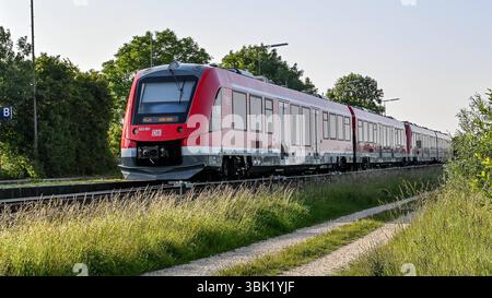 GER, Bahnhof Gerlenhofen der Illertalbahn / 12.06.2025, Bahnhof Gerlenhofen, Neu-Ulm, GER, Bahnhof Gerlenhofen der Illertalbahn, seit Wochen fallen auf der Illertalbahn zwischen Memmingen und Neu-Ulm Zuege aus. Als Ursache gibt die Bahn Personalengpaesse im Stellwerk Gerlenhofen an. im Bild Alstom Coradia LINT Baureihe 622 der DB Regio Bayern, Symbolfoto *** GER, Bahnhof Gerlenhofen der Illertalbahn 12 06 2025, Bahnhof Gerlenhofen, Neu Ulm, GER, Bahnhof Gerlenhofen der Illertalbahn, Züge sind seit Wochen auf der Illertalbahn zwischen Memmingen und Neu Ulm eingestellt worden Stockfoto