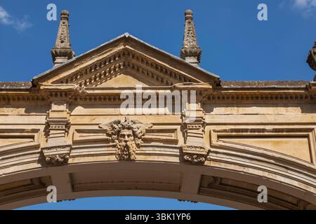 England, Somerset, Bath, Bath Abbey, Detail des York Street Arch Stockfoto