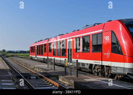 GER, Bahnhof Gerlenhofen der Illertalbahn / 12.06.2025, Bahnhof Gerlenhofen, Neu-Ulm, GER, Bahnhof Gerlenhofen der Illertalbahn, seit Wochen fallen auf der Illertalbahn zwischen Memmingen und Neu-Ulm Zuege aus. Als Ursache gibt die Bahn Personalengpaesse im Stellwerk Gerlenhofen an. im Bild Alstom Coradia LINT Baureihe 623 der DB Regio Bayern *** GER, Bahnhof Gerlenhofen der Illertalbahn 12 06 2025, Bahnhof Gerlenhofen, Neu Ulm, GER, Bahnhof Gerlenhofen der Illertalbahn, Züge sind seit Wochen auf der Illertalbahn zwischen Memmingen und Neu Ulm aus dem Grund der Eisenbahn eingestellt Stockfoto