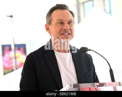 Hollywood, Usa. Juni 2025. Christian Slater spricht bei seiner Star Ceremony auf dem Hollywood Walk of Fame Credit: SOPA Images Limited/Alamy Live News Stockfoto