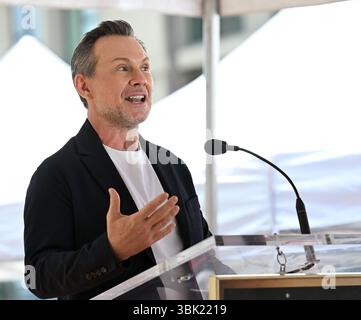 Hollywood, Usa. Juni 2025. Christian Slater spricht bei seiner Star Ceremony auf dem Hollywood Walk of Fame Credit: SOPA Images Limited/Alamy Live News Stockfoto