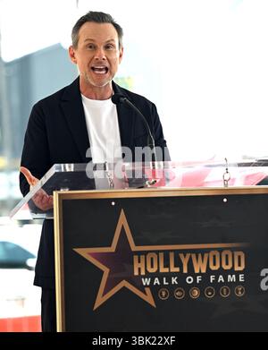 Hollywood, Usa. Juni 2025. Christian Slater spricht bei seiner Star Ceremony on the Hollywood Walk of Fame (Foto: Albert L. Ortega/SOPA Images/SIPA USA) Credit: SIPA USA/Alamy Live News Stockfoto