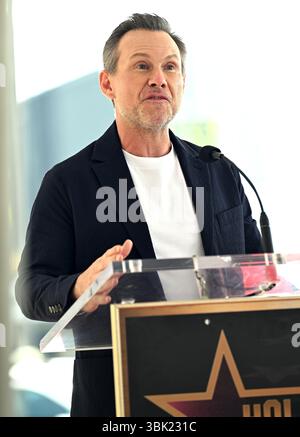 Hollywood, Usa. Juni 2025. Christian Slater spricht bei seiner Star Ceremony on the Hollywood Walk of Fame (Foto: Albert L. Ortega/SOPA Images/SIPA USA) Credit: SIPA USA/Alamy Live News Stockfoto