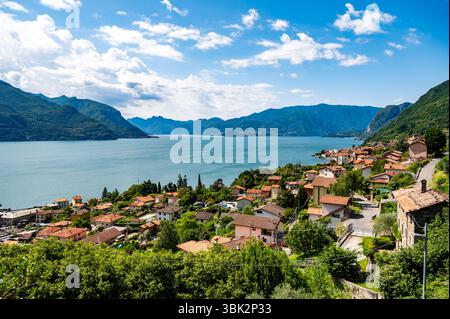 Panorama des Comer Sees, mit Bellagio, Santa Maria Rezzonico, Acquaseria, fotografiert in Santa Maria. Stockfoto
