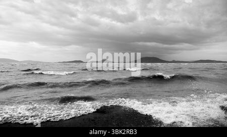 Holzweg durch die Seen Winkel Schuss Stockfoto