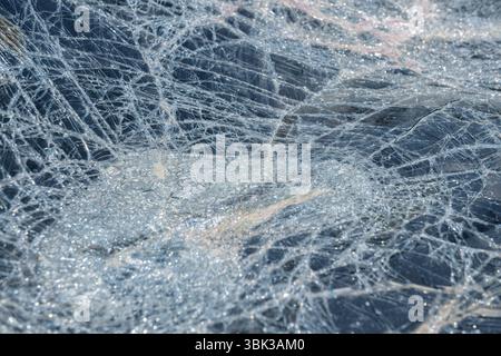 Beschädigte Windschutzscheibe nach Unfall-Nahaufnahme-Fotoglas Stockfoto
