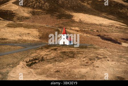 Holzkirche Island in der Nähe des Schurken Vik Stockfoto