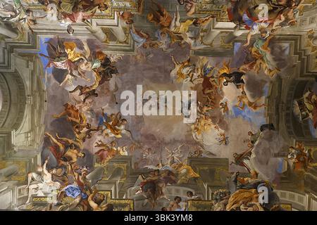 Kirche des heiligen Ignatius von Loyola, Rom, Italien. Deckenfresken. Der Ruhm des heiligen Ignatius Stockfoto