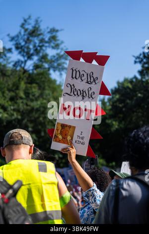 Austin, USA. Juni 2025. Protestkundgebung „No Kings“ beim Texas Capitol, 16. Juni 2025, Austin, TX, USA (Foto: Violeta Alvarez/SIPA USA) Credit: SIPA USA/Alamy Live News Stockfoto