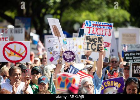 Austin, USA. Juni 2025. Protestkundgebung „No Kings“ beim Texas Capitol, 16. Juni 2025, Austin, TX, USA (Foto: Violeta Alvarez/SIPA USA) Credit: SIPA USA/Alamy Live News Stockfoto