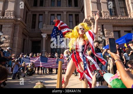 Austin, USA. Juni 2025. Protestkundgebung „No Kings“ beim Texas Capitol, 16. Juni 2025, Austin, TX, USA (Foto: Violeta Alvarez/SIPA USA) Credit: SIPA USA/Alamy Live News Stockfoto