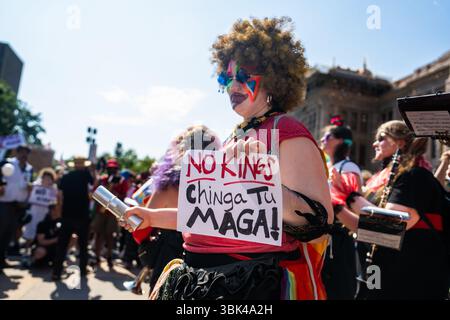 Austin, USA. Juni 2025. Protestkundgebung „No Kings“ beim Texas Capitol, 16. Juni 2025, Austin, TX, USA (Foto: Violeta Alvarez/SIPA USA) Credit: SIPA USA/Alamy Live News Stockfoto