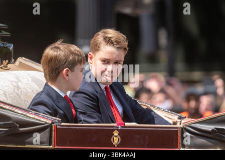 Prinz George von Wales in einer Kutsche bei Trooping the Colour 2025 in der Mall, London, Großbritannien. Stockfoto
