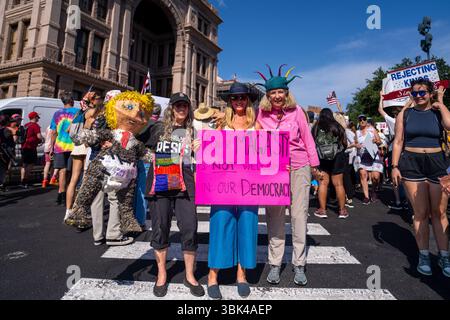 Austin, USA. Juni 2025. Protestkundgebung „No Kings“ beim Texas Capitol, 16. Juni 2025, Austin, TX, USA (Foto: Violeta Alvarez/SIPA USA) Credit: SIPA USA/Alamy Live News Stockfoto