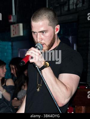 Mike Posner im Konzert bei Q102's Shred Your Ex Anti-Valentinstag Party im Roxxy in Philadelphia - 10. Februar 2012 Stockfoto