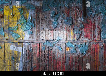 Zerbrochenes Glas auf Holzboden als Hintergrund Textur closeup Stockfoto
