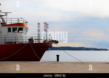 Altes Fischerboot im Hafen closeup Foto verankert Stockfoto