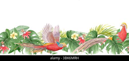 Goldener Fasan fliegt und steht, tropische Blätter, weiße und rote Blumen, nahtlose Grenze auf weiß isoliert. Handgezeichneter Regenwald Natur Stockfoto