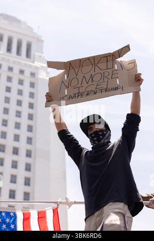 Los Angeles, Kalifornien, USA - 14. Juni 2025: Menschen protestieren, um gegen die Aktionen von Präsident Trump während der No Kings National Movement zu protestieren. Stockfoto