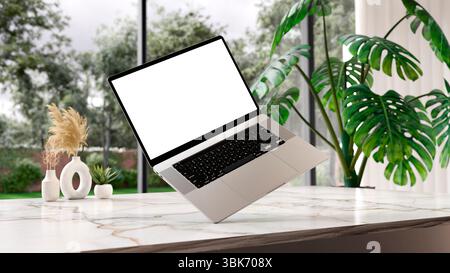 Fliegendes Notebook aus Aluminium mit leerem Bildschirm zum Platzieren Ihres Designs. Computer über einem Marmortisch im Wohnzimmer. Natur im Hintergrund. Stockfoto