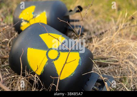 Radioaktiver Abfall wird als Müllabfuhr entsorgt Stockfoto