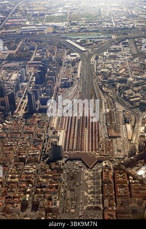 Hauptbahnhof von Neapel aus der Vogelperspektive Stockfoto