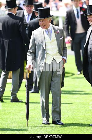 London, Großbritannien. Juni 2025. König Charles besucht den Ladies Day auf der Royal Ascot 2025, Ascot Racecourse. Quelle: Doug Peters/EMPICS/Alamy Live News Stockfoto