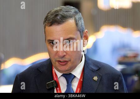 Sankt Petersburg, Russland. Juni 2025. Alexander Khinshtein, stellvertretender Gouverneur der Region Kursk während des XXVIII St. Petersburg International Economic Forum im Expoforum Convention and Exhibition Center. Quelle: SOPA Images Limited/Alamy Live News Stockfoto