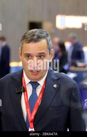 Sankt Petersburg, Russland. Juni 2025. Alexander Khinshtein, stellvertretender Gouverneur der Region Kursk während des XXVIII St. Petersburg International Economic Forum im Expoforum Convention and Exhibition Center. Quelle: SOPA Images Limited/Alamy Live News Stockfoto
