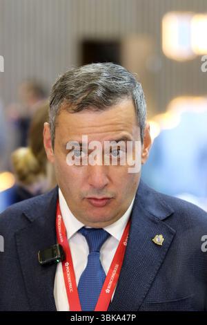 Sankt Petersburg, Russland. Juni 2025. Alexander Khinshtein, stellvertretender Gouverneur der Region Kursk während des XXVIII St. Petersburg International Economic Forum im Expoforum Convention and Exhibition Center. Quelle: SOPA Images Limited/Alamy Live News Stockfoto