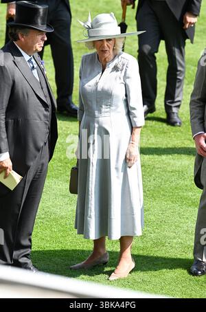London, Großbritannien. Juni 2025. Königin Camilla besucht den Ladies Day auf der Royal Ascot 2025, Ascot Racecourse. Quelle: Doug Peters/EMPICS/Alamy Live News Stockfoto