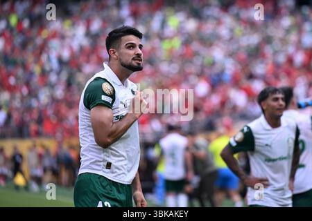 East Rutherford, Usa. Juni 2025. EAST RUTHERFORD, NEW JERSEY – 19. JUNI: José Manuel López von SE Palmeiras feiert nach dem zweiten Tor der Mannschaft während der FIFA Club-Weltmeisterschaft 2025 Ein Spiel zwischen SE Palmeiras und Al Ahly SC im MetLife Stadium am 19. Juni 2025 in East Rutherford, New Jersey. (Foto von Richard Callis/Sports Press Photo) (Richard Callis/Sports Press Photo/SPP) Credit: SPP Sport Press Photo. /Alamy Live News Stockfoto