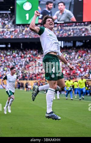 East Rutherford, Usa. Juni 2025. EAST RUTHERFORD, NEW JERSEY – 19. JUNI: Agustín Giay von SE Palmeiras feiert nach José Manuel López vom SE Palmeiras-Team beim zweiten Tor der FIFA Club-Weltmeisterschaft 2025 Ein Spiel zwischen SE Palmeiras und Al Ahly SC im MetLife Stadium am 19. Juni 2025 in East Rutherford, New Jersey. (Foto von Richard Callis/Sports Press Photo) (Richard Callis/Sports Press Photo/SPP) Credit: SPP Sport Press Photo. /Alamy Live News Stockfoto