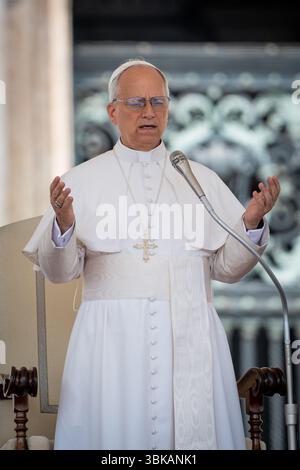 Vatikan, Vatikan. Juni 2025. Papst Leo XIV. Hält seine Rede während der traditionellen Generalaudienz am Mittwoch auf dem Petersplatz. (Credit Image: © Stefano Costantino/SOPA Images via ZUMA Press Wire) NUR REDAKTIONELLE VERWENDUNG! Nicht für kommerzielle ZWECKE! Stockfoto