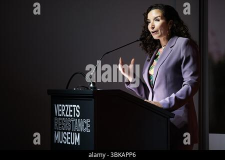 AMSTERDAM - Nora Achahbar während der Anton de KOM Lecture 2025 im Resistance Museum Amsterdam. ANP RAMON VAN FLYMEN niederlande aus - belgien aus Stockfoto