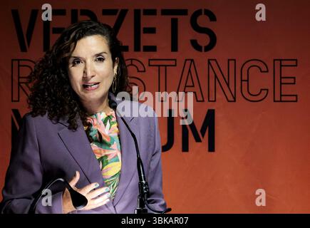 AMSTERDAM - Nora Achahbar während der Anton de KOM Lecture 2025 im Resistance Museum Amsterdam. ANP RAMON VAN FLYMEN niederlande aus - belgien aus Stockfoto