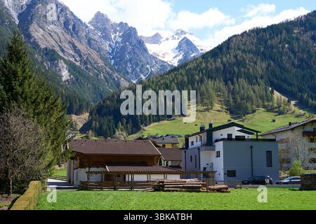 Neustift im Stubaital, Österreich - 19. April 2025 - Stubaital zur Osterzeit Stockfoto