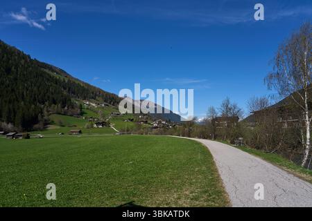 Neustift im Stubaital, Österreich - 19. April 2025 - Stubaital zur Osterzeit Stockfoto