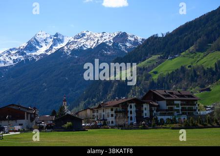Neustift im Stubaital, Österreich - 19. April 2025 - Stubaital zur Osterzeit Stockfoto