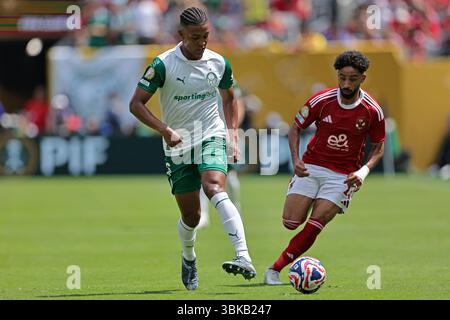 East Rutherford, USA, 19. Juni 2025. Vanderlan aus Palmeiras gibt den Ball während des Spiels zwischen Palmeiras und Al Ahly FC, für die 2. Runde der Gruppe A für die FIFA Club-Weltmeisterschaft 2025, am 19. Juni 2025 im MetLife Stadium in East Rutherford, USA. Foto: Heuler Andrey/DiaEsportivo/Alamy Live News Stockfoto