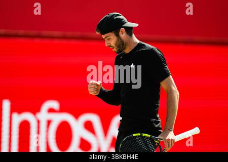 LONDON, VEREINIGTES KÖNIGREICH, 19. Juni: Jacob Fearnley (GBR) im Kampf gegen Corentin Moutet (FRA) während ATP 500 am 8. Tag der HSBC-Meisterschaften 2025 im Queen's Club am Donnerstag, 19. Juni 2025 in LONDON, VEREINIGTES KÖNIGREICH. Quelle: Taka Wu/Alamy Live News Stockfoto